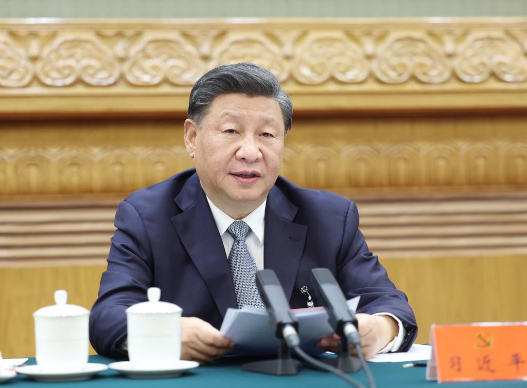 　　10月15日，中國共產(chǎn)黨第二十次全國代表大會主席團(tuán)在北京人民大會堂舉行第一次會議。習(xí)近平同志出席會議并作重要講話。新華社記者 鞠鵬 攝